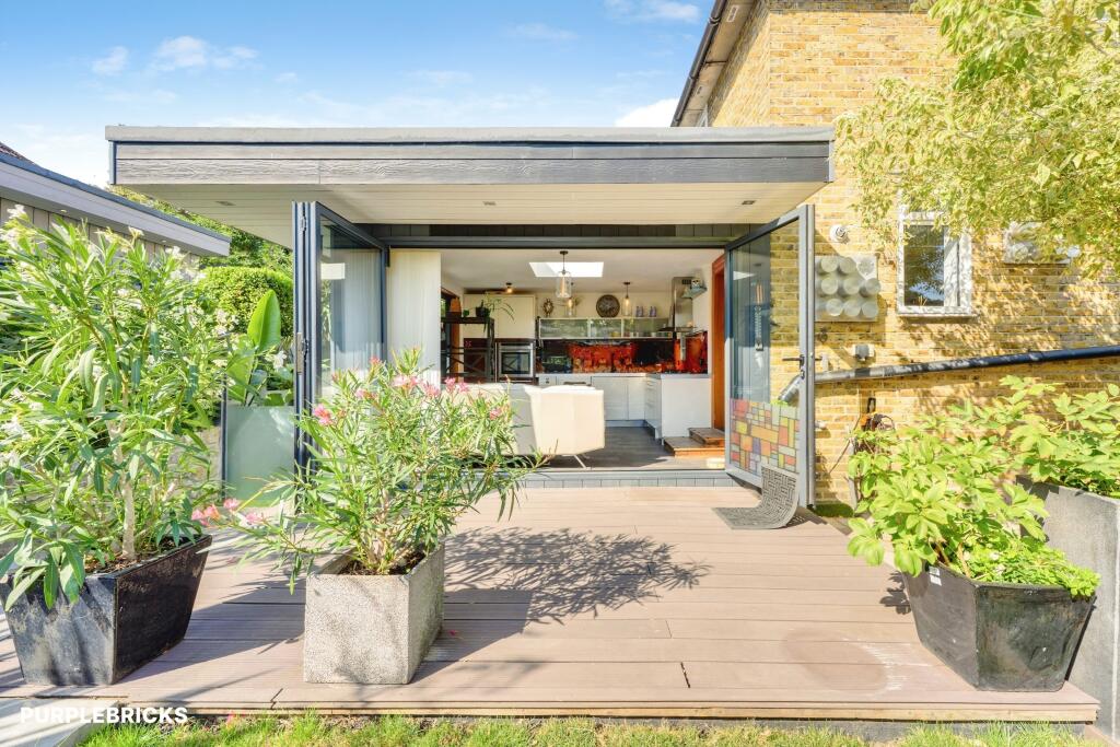 House in Sutton - View 2