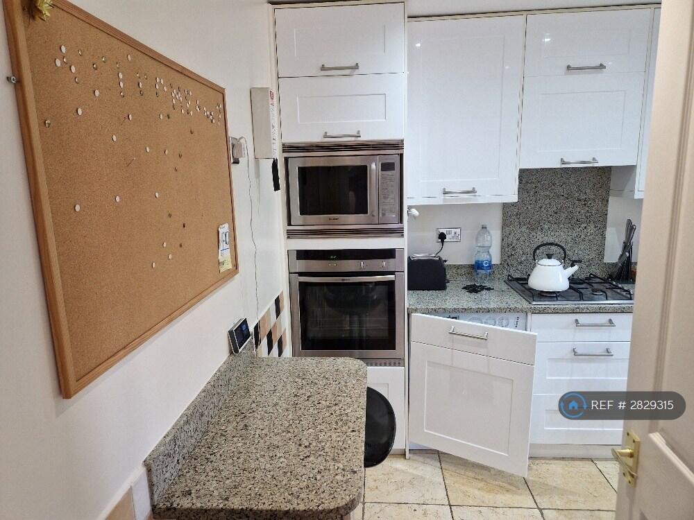 4 bedroom semi-detached house for rent