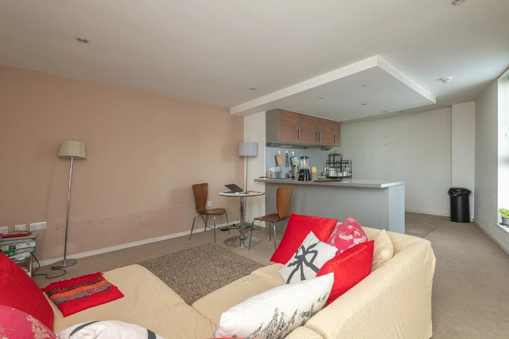 Apartment in Leeds, West Yorkshire - View 4