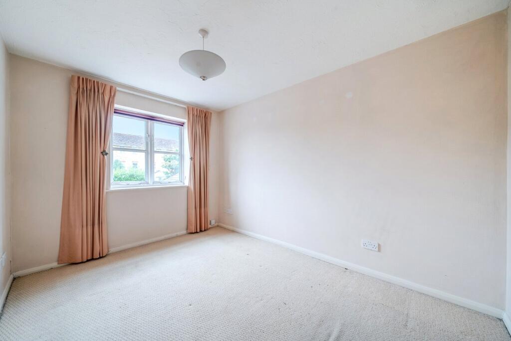 House in Kingston upon Thames - More