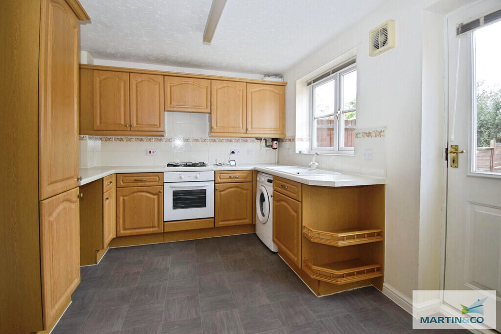15 Cornhampton Close, Brockhill, Redditch, B97 6SL photo 4