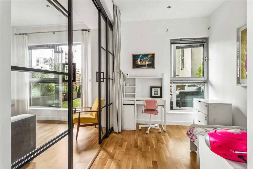 Apartment in London - More