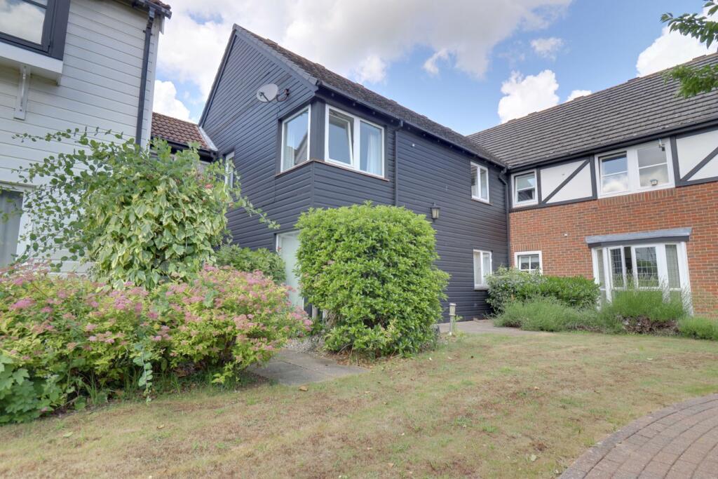 1-bed other on Orchard Lea, High Wych Road, Sawbridgeworth, CM21, £190,000