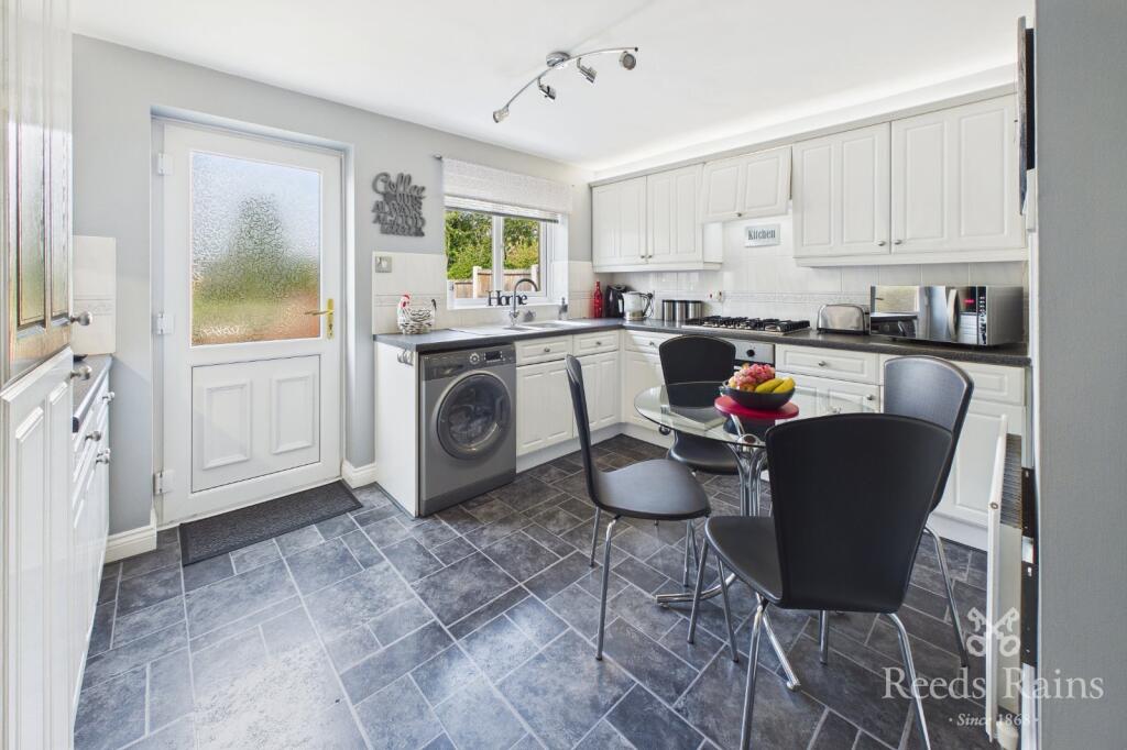 Stevenson Avenue, Castleford, West Yorkshire, WF10 photo 4
