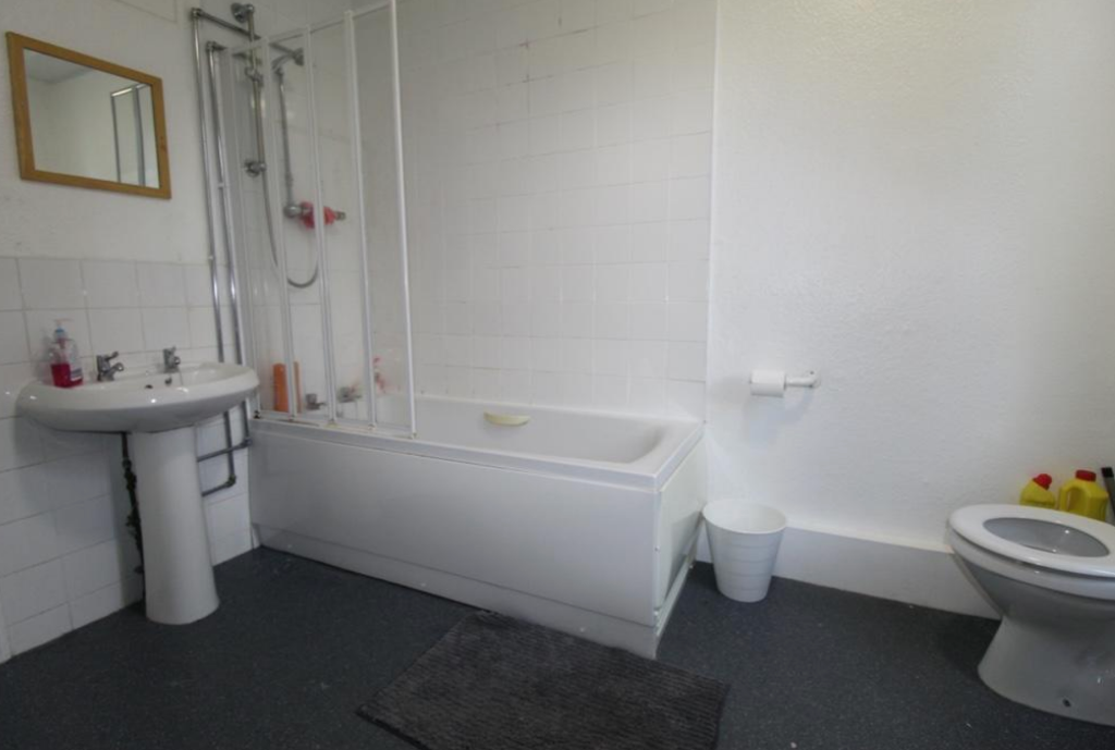 8 bedroom house for rent
