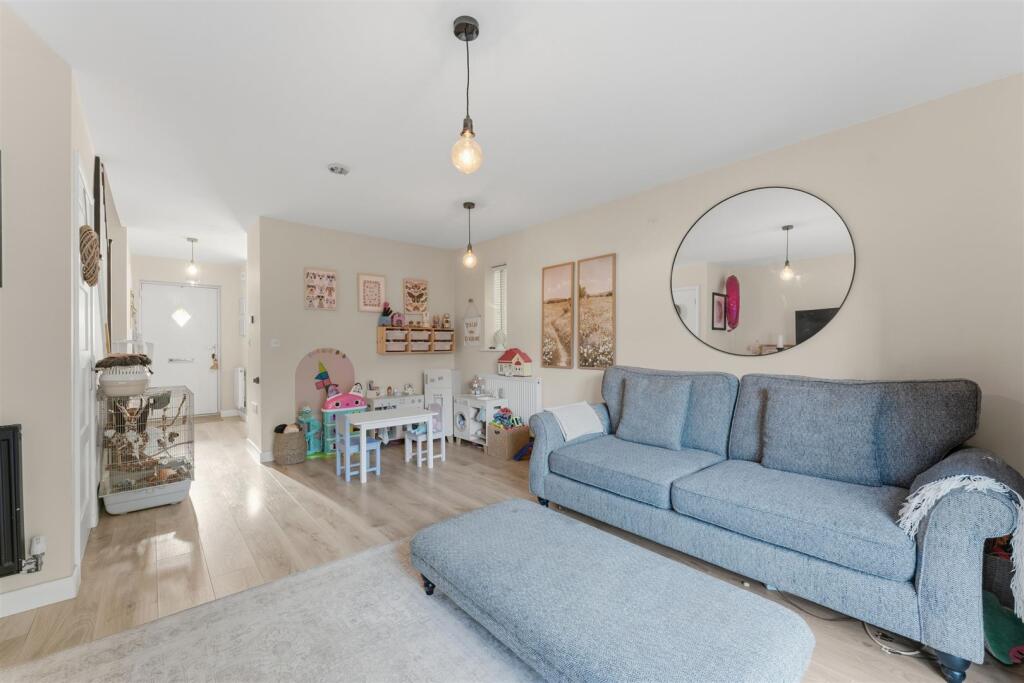 House in Kettering, Leisure Village - More