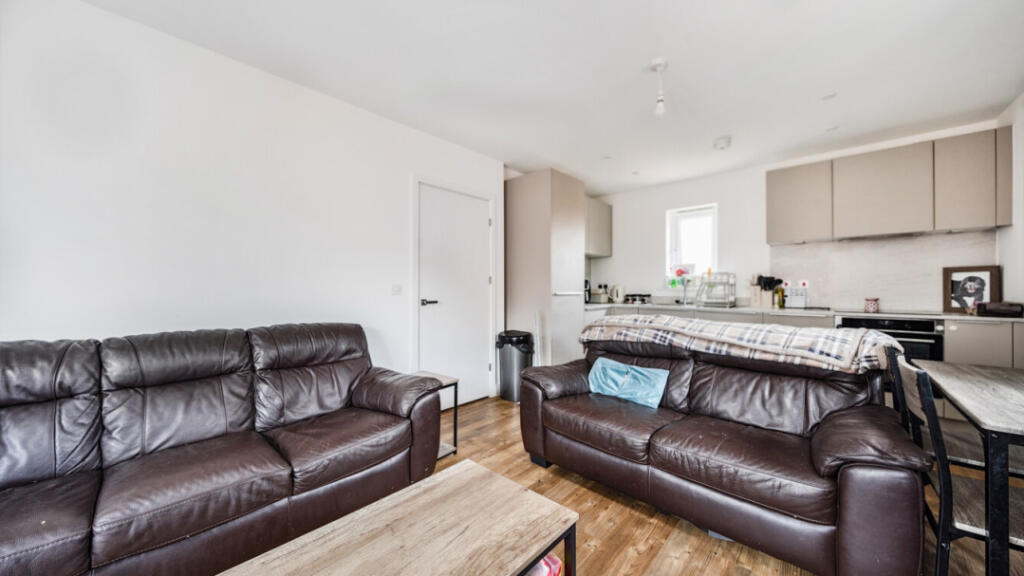 House in Huntingdonshire, Loves Farm, St Neots - View 4
