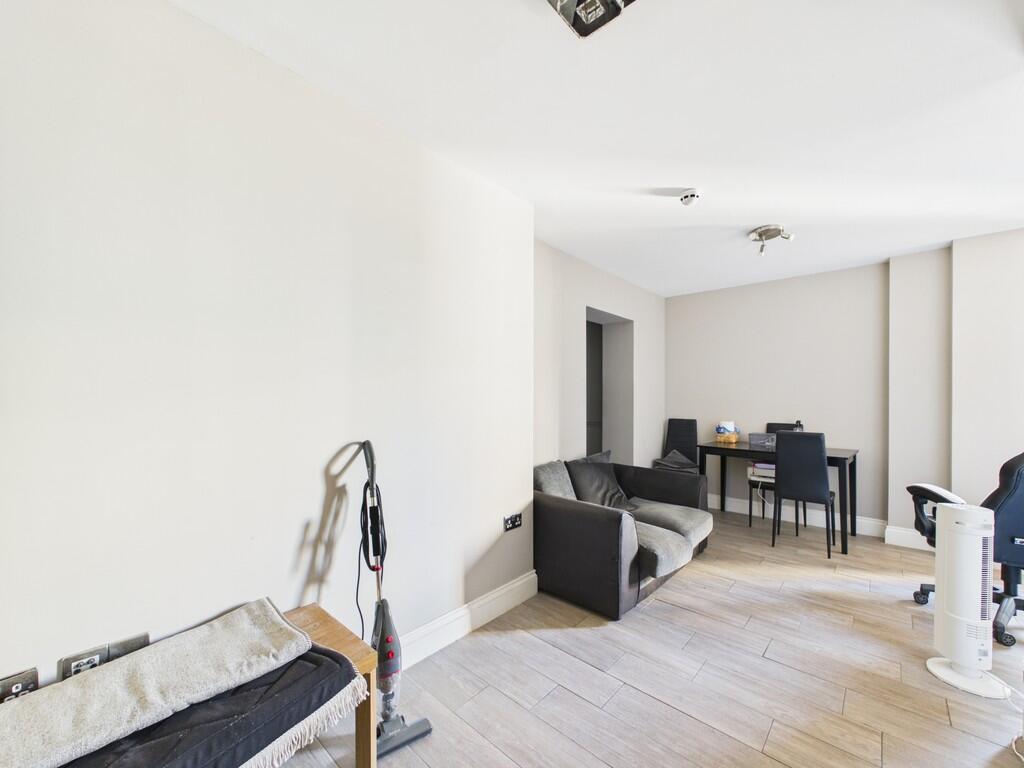 Apartment in Brighton - View 3