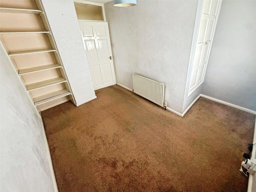 House in Wolverhampton, West Midlands - More