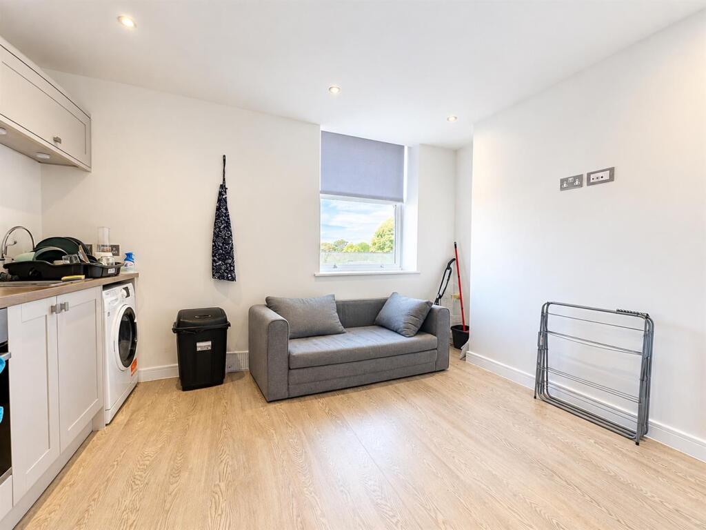 Apartment in Stockport - View 4