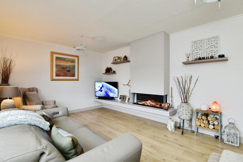 Naples Drive, Newcastle, Staffordshire, ST5 photo 2