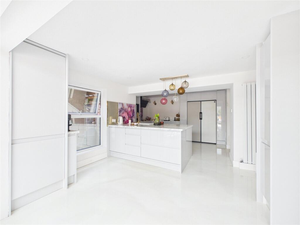 House in Bristol, Almondsbury - More