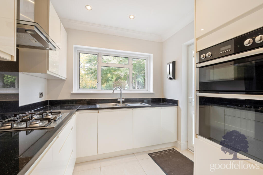 House in Sutton - More