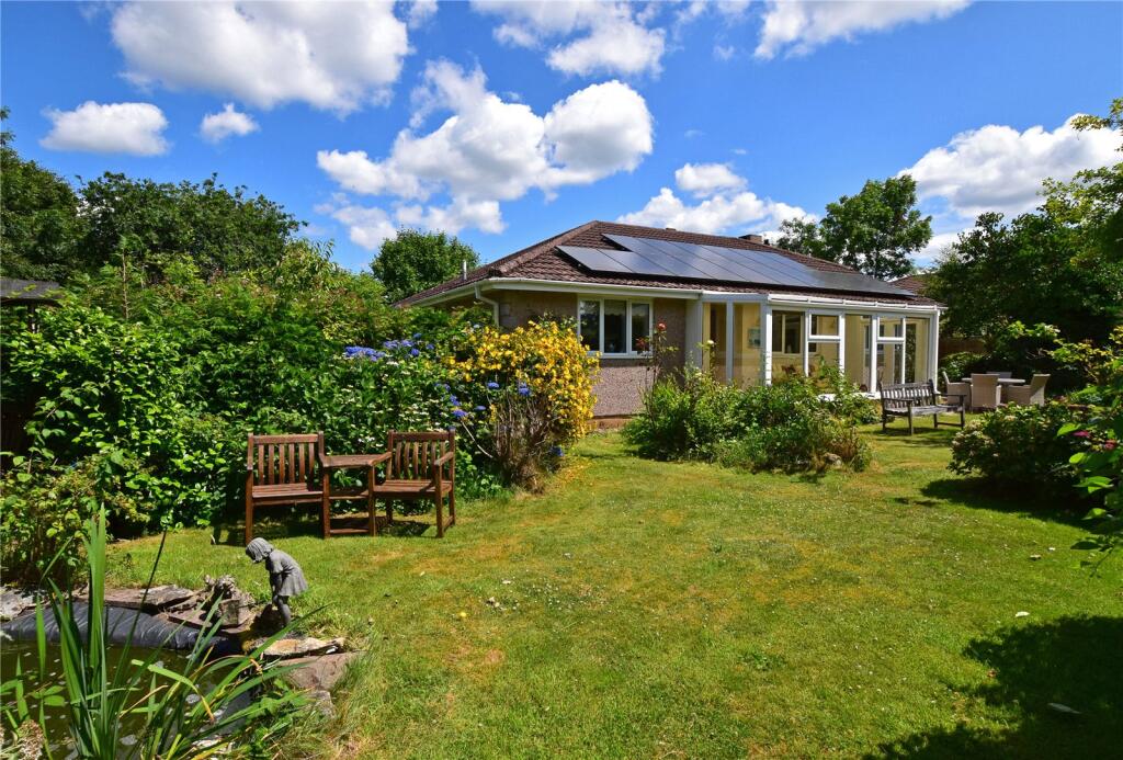 3-bed bungalow on Simcoe Way, Dunkeswell, Honiton, Devon, £375,000