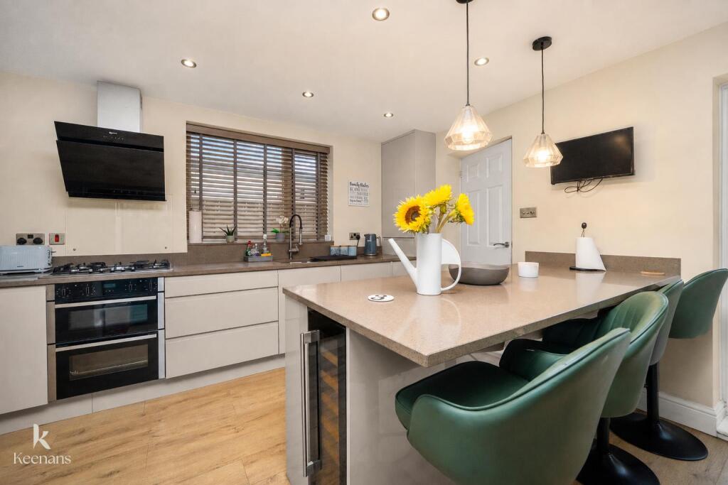 House in Burnley, Cliviger - More