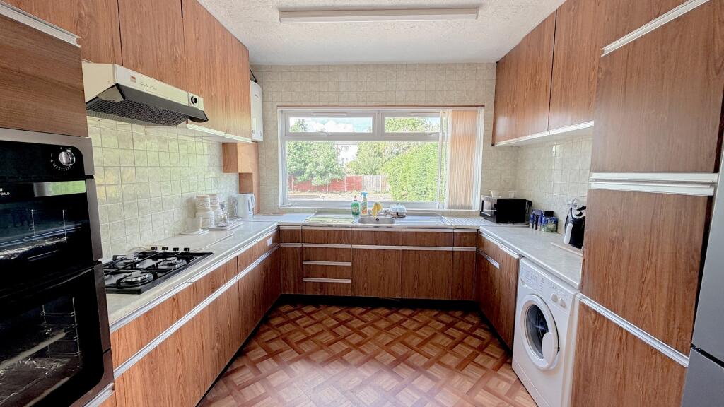 House in Sutton - View 3