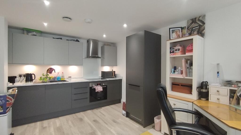 Apartment in Southall - View 2