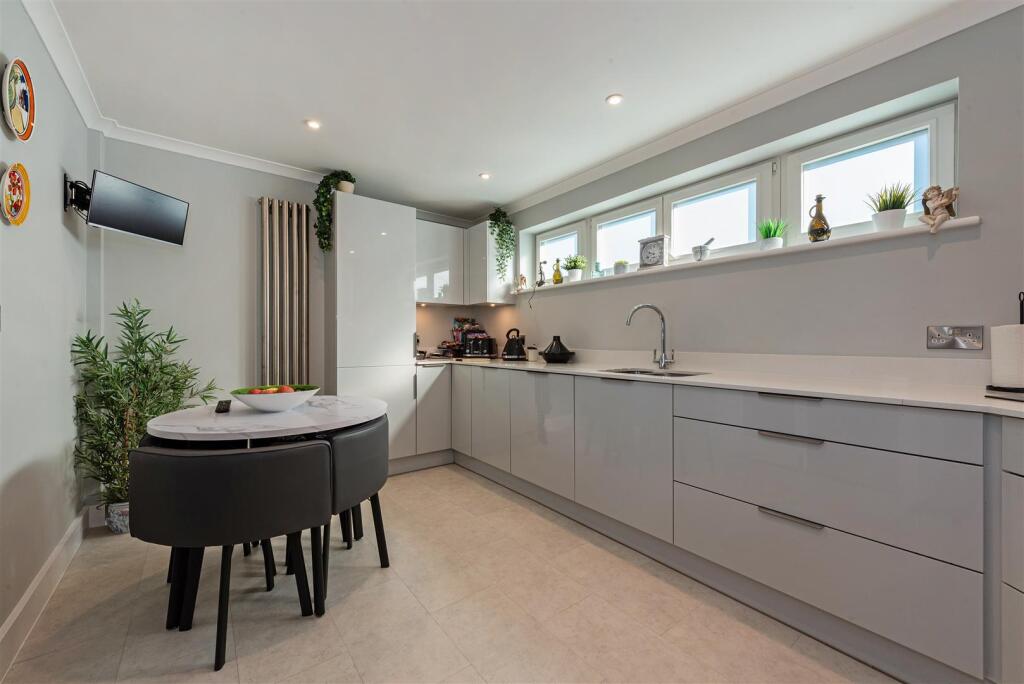 Apartment in Chichester - View 2