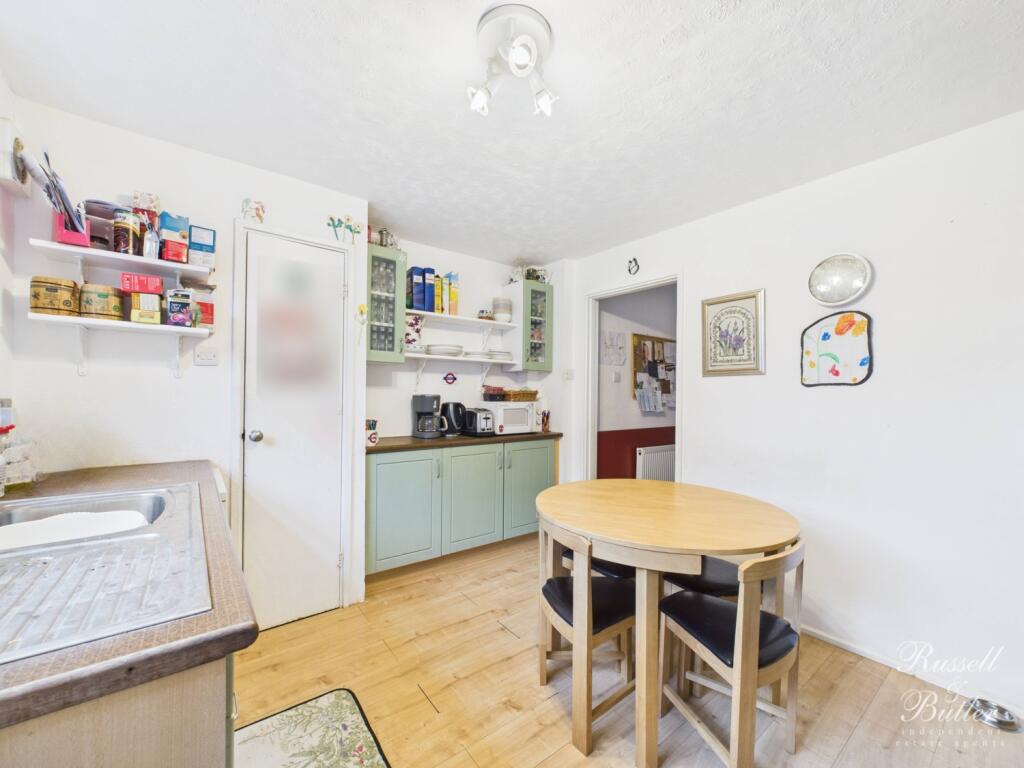  Sandholme,  Steeple Claydon,  Buckinghamshire,  MK18 2QE, MK18 photo 4
