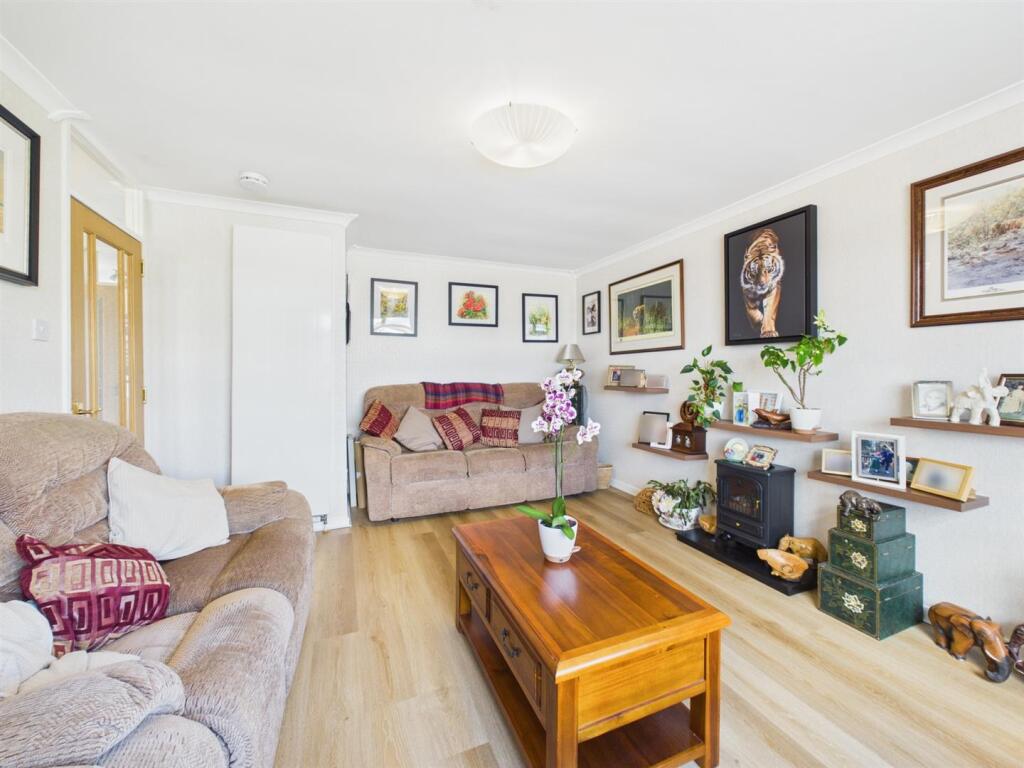 61 Muirend Gardens, Perth, PH1 1JR photo 3