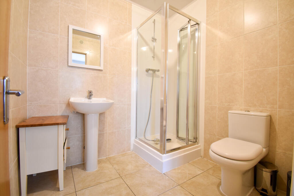 5 bedroom terraced house for rent