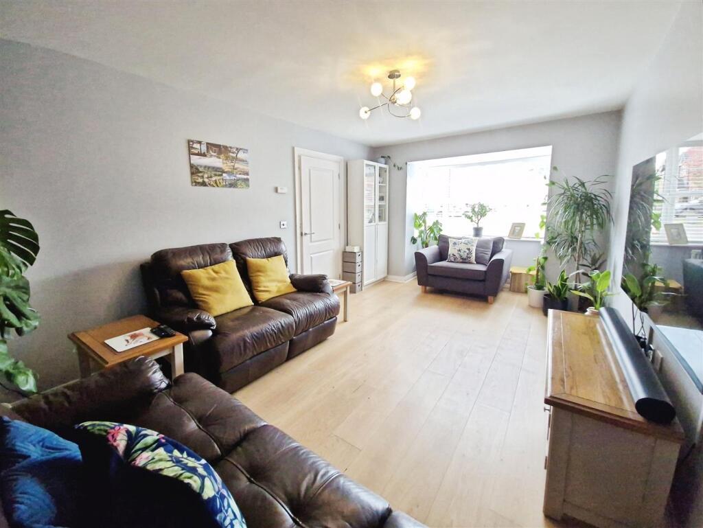 Irelands Croft Close, Sandbach photo 3