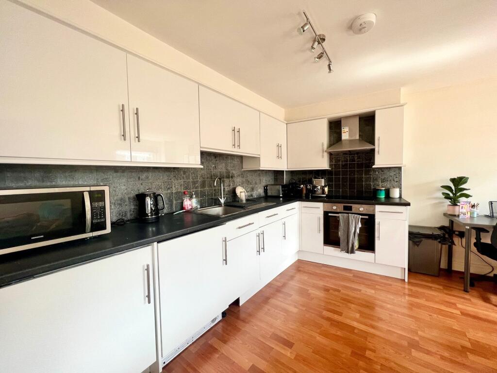 Apartment in London - More