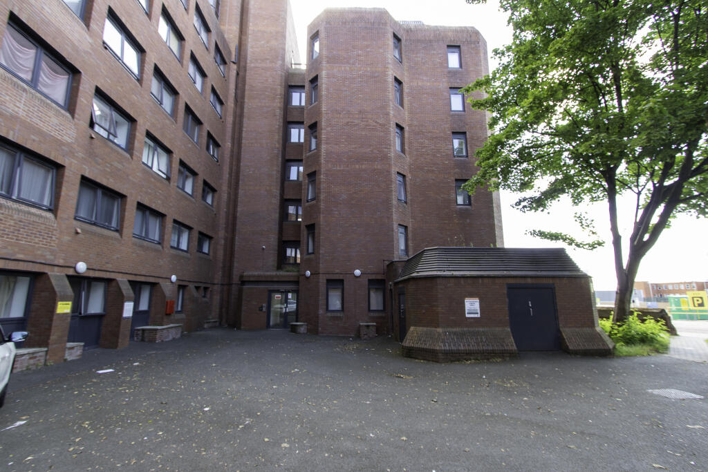1-bed flat on Church Street, Wolverhampton, WV2, £100,000