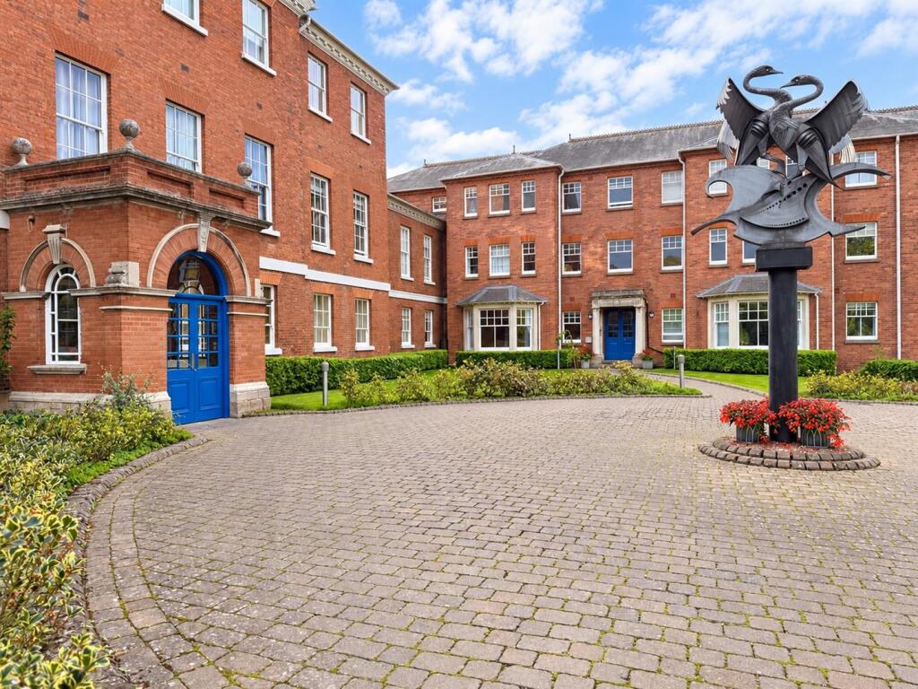 2-bed flat on Wye Way, Hereford, £185,000