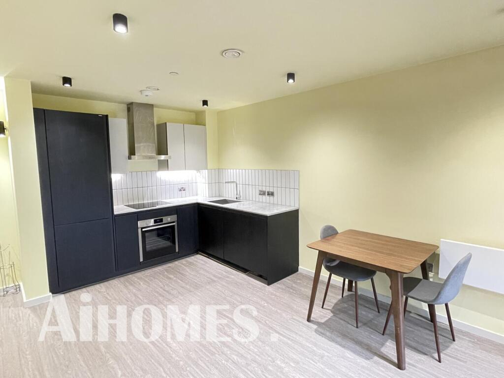 Apartment in Manchester, Hulme - View 5