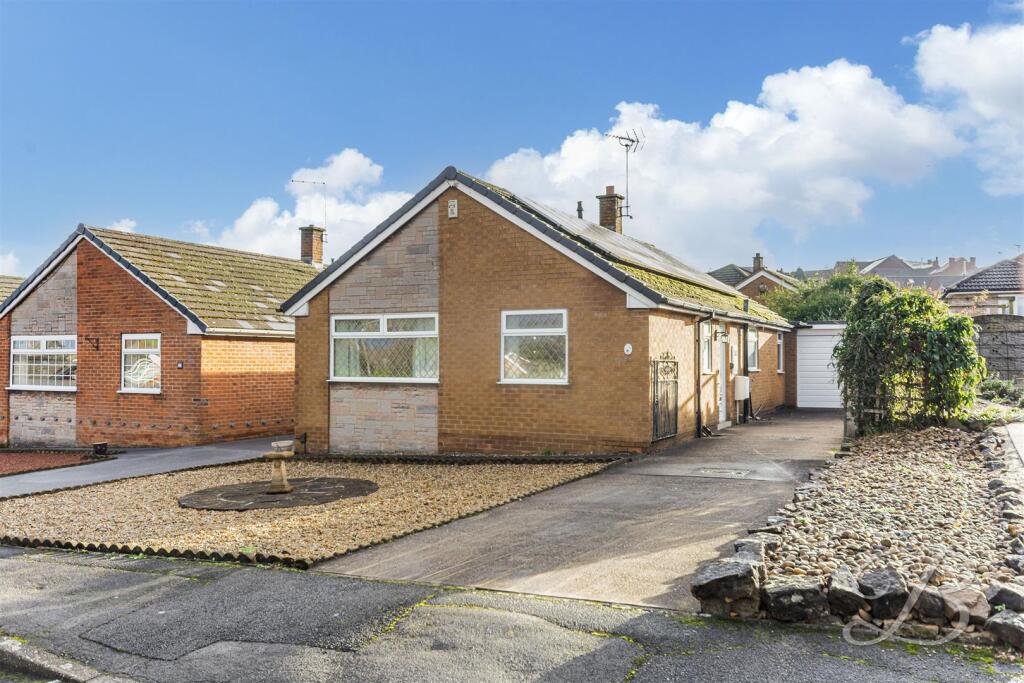 2-bed bungalow on Sandfield Road, Kirkby-in-Ashfield, Nottingham, £230,000