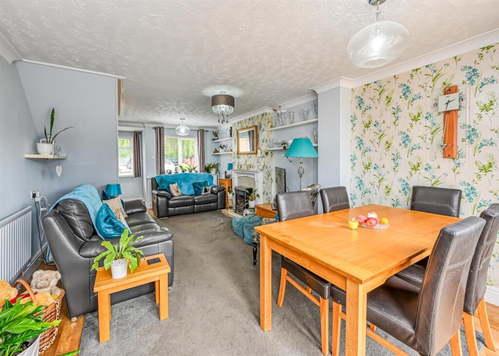 4 Falklands Close, Swindon, Dudley photo 4