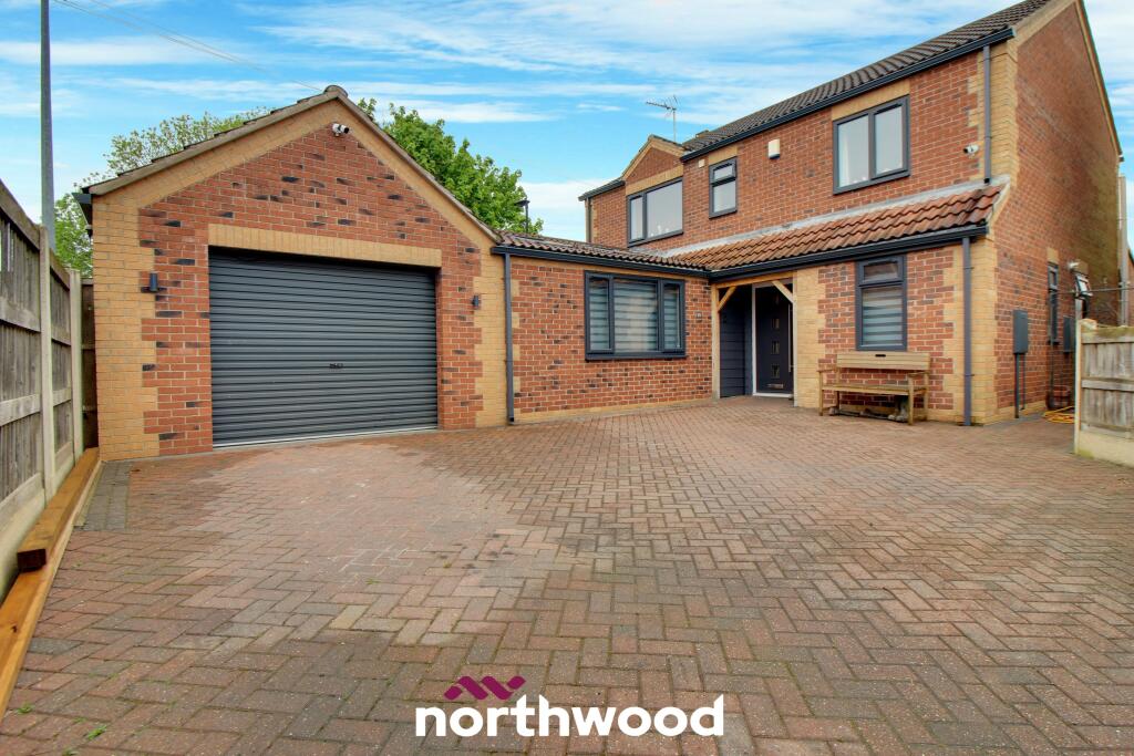 4-bed detached on Kingsmede, Moorends, Doncaster, DN8, £370,000