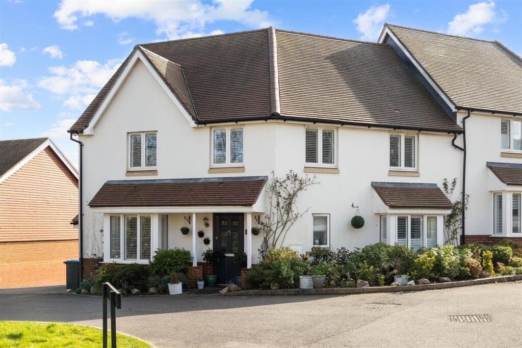 Main image of property: Yarrow Gate, Lindfield