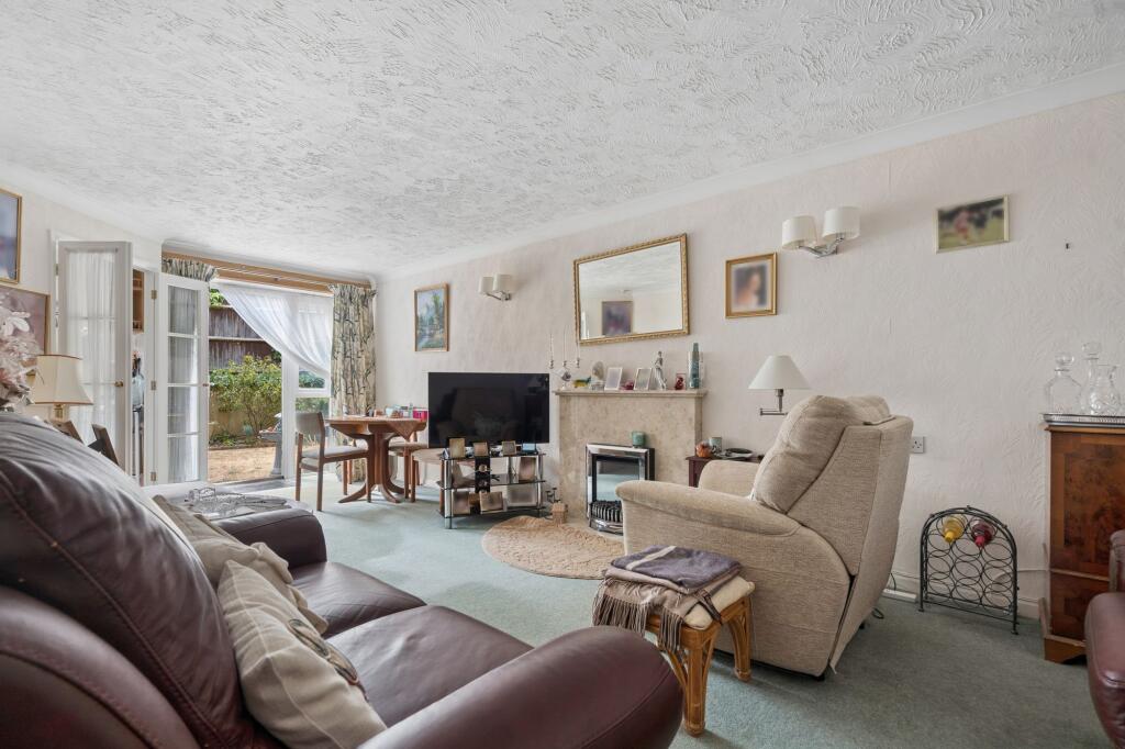 Apartment in Watford, Hertfordshire - View 2