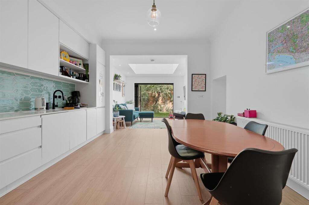 Apartment in London - View 5
