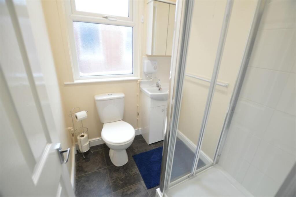Apartment in Rugby, Warwickshire - View 5