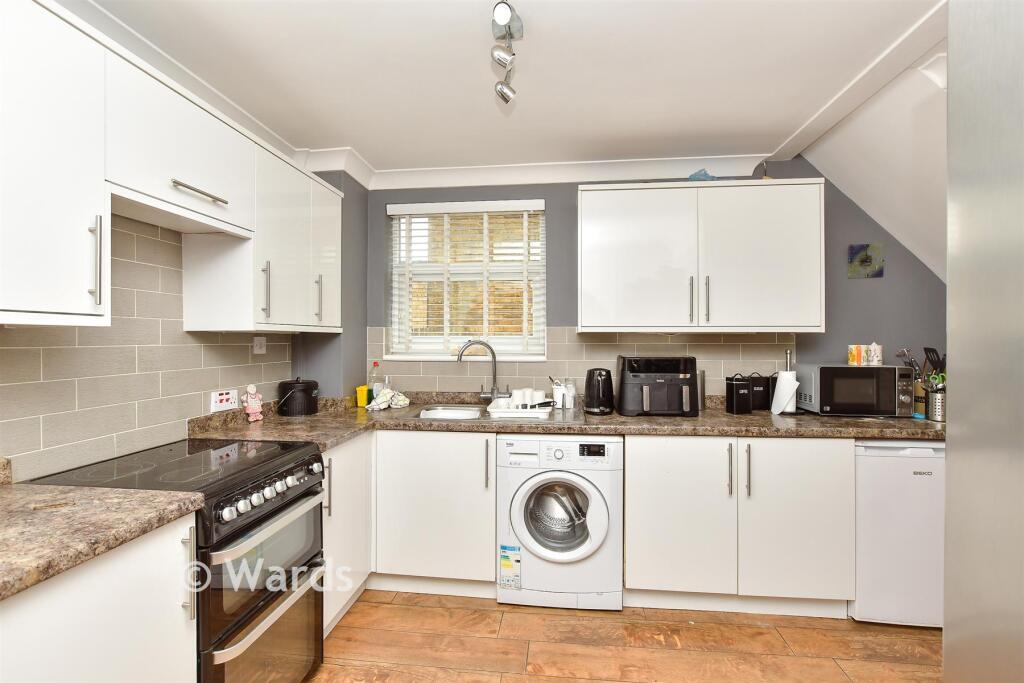 Dean Road, Sittingbourne, Kent – další