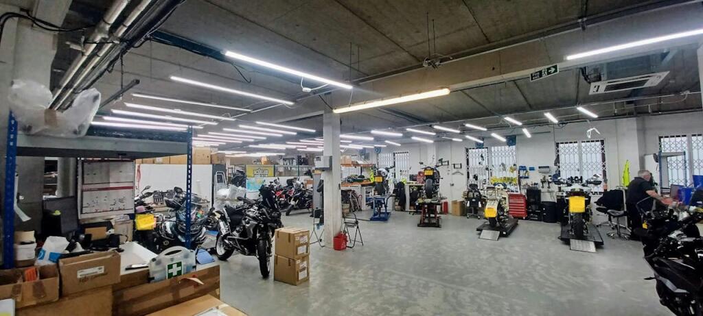 Unit 5 Alpha Way Industrial Warehouse Egham 3.jp
