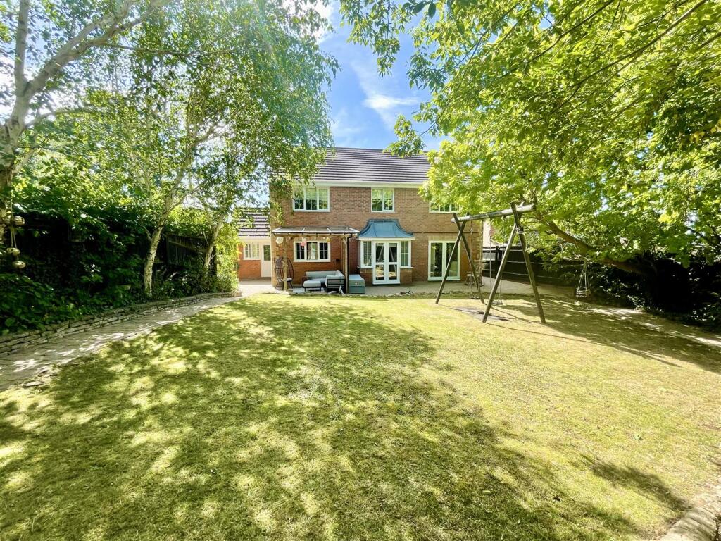 Stanley Close, Wanborough, Swindon photo 2