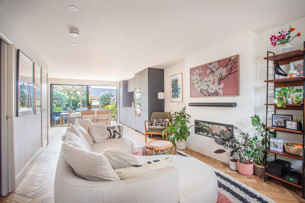 House in Tetbury - More