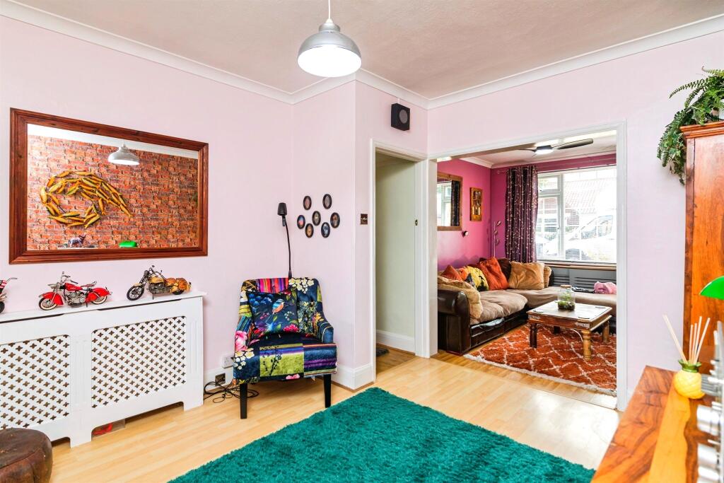 Summerfield Gardens, LOWESTOFT photo 4