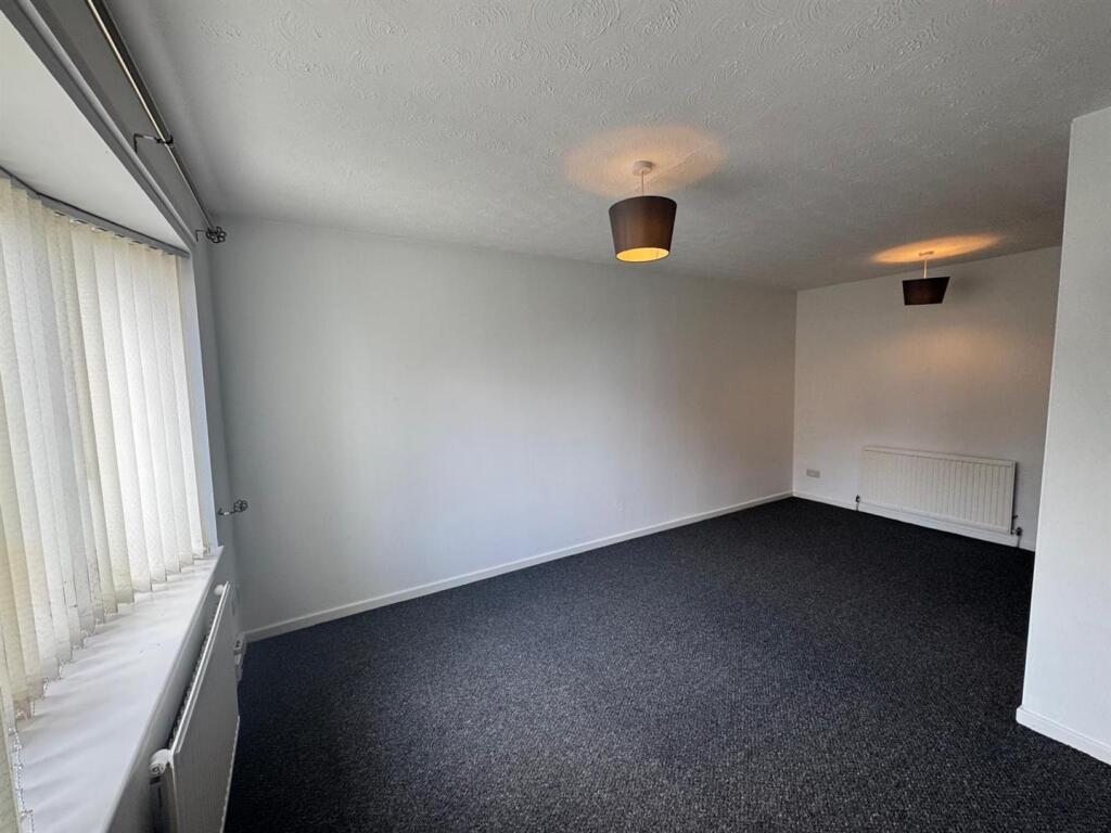 House in Bradford, Low Moor - View 3
