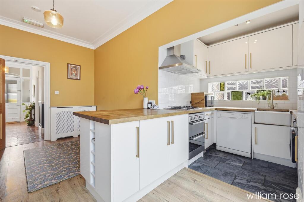 House in London, Leytonstone - More