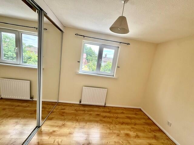Dean Close, Wollaton, NG8 - More