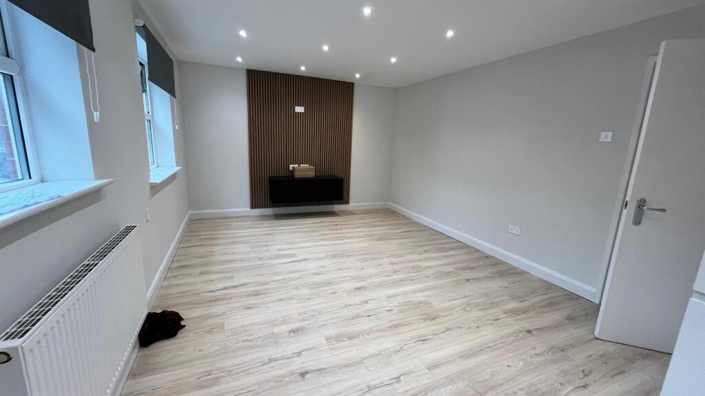 Main image of property: Flat 3 Headingley Rise, Welton Road, Leeds