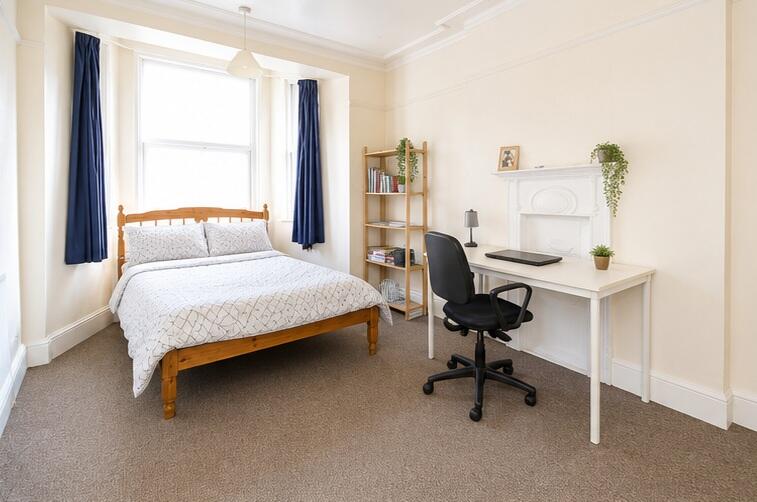 (4BED) Derby Grove, Lenton, Nottingham, NG7 - View 4