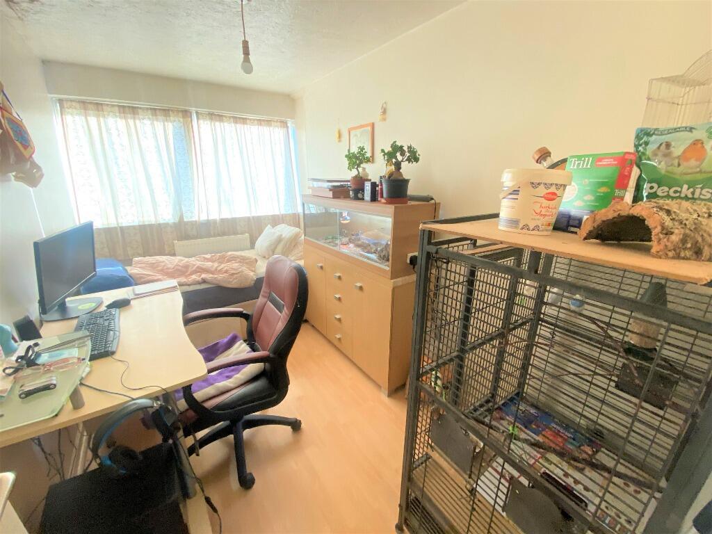 Apartment in Havant, Leigh Park - View 5