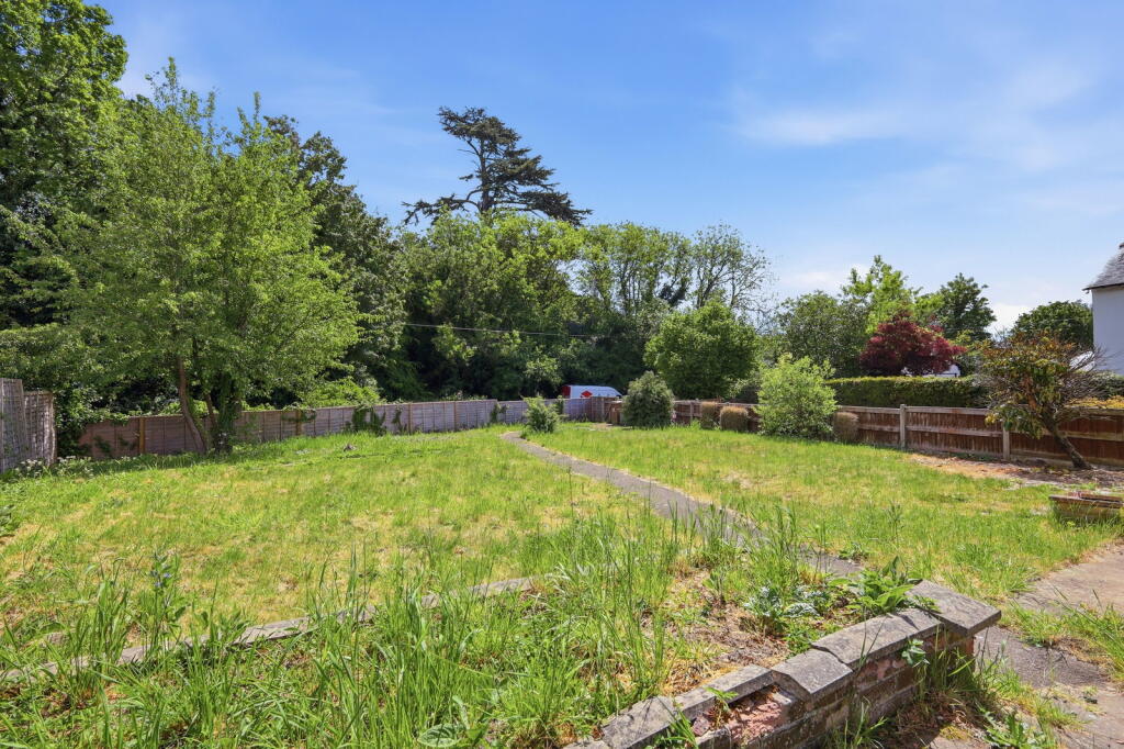 Thele Avenue, Stanstead Abbotts photo 3