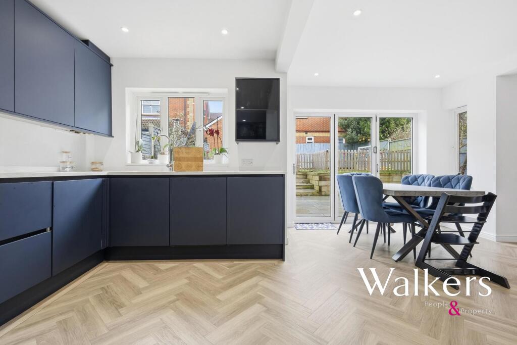 Britten Close, Langdon Hills photo 2